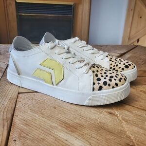 Dolce Vita Women's Leopard toe hologram heal size 7.5